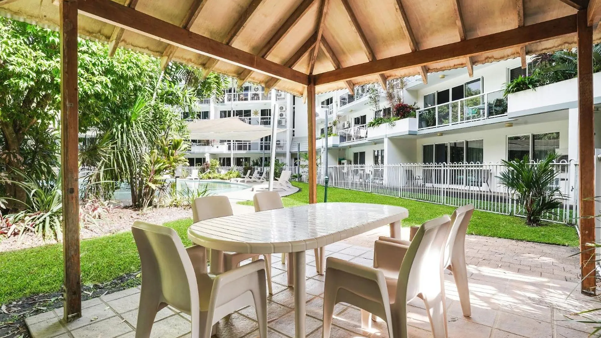 Apartment Under The Palms - Resort Style Living Palm Cove