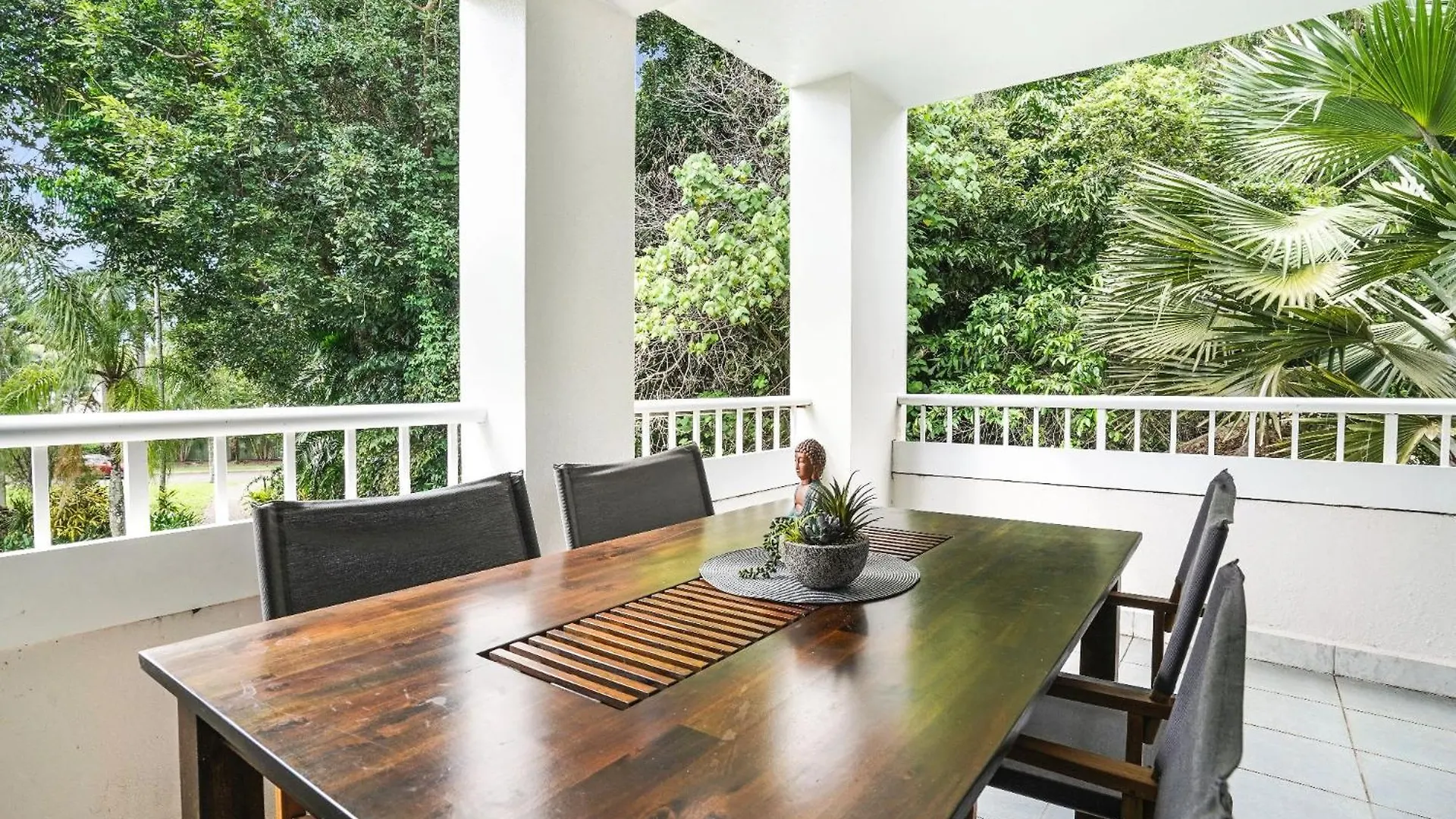 Under The Palms - Resort Style Living Palm Cove Apartment